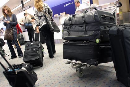 Los últimos serán los primeros: según un empleado del aeropuerto de Stansted, si hacemos el check in al final, recibimos las valijas antes.