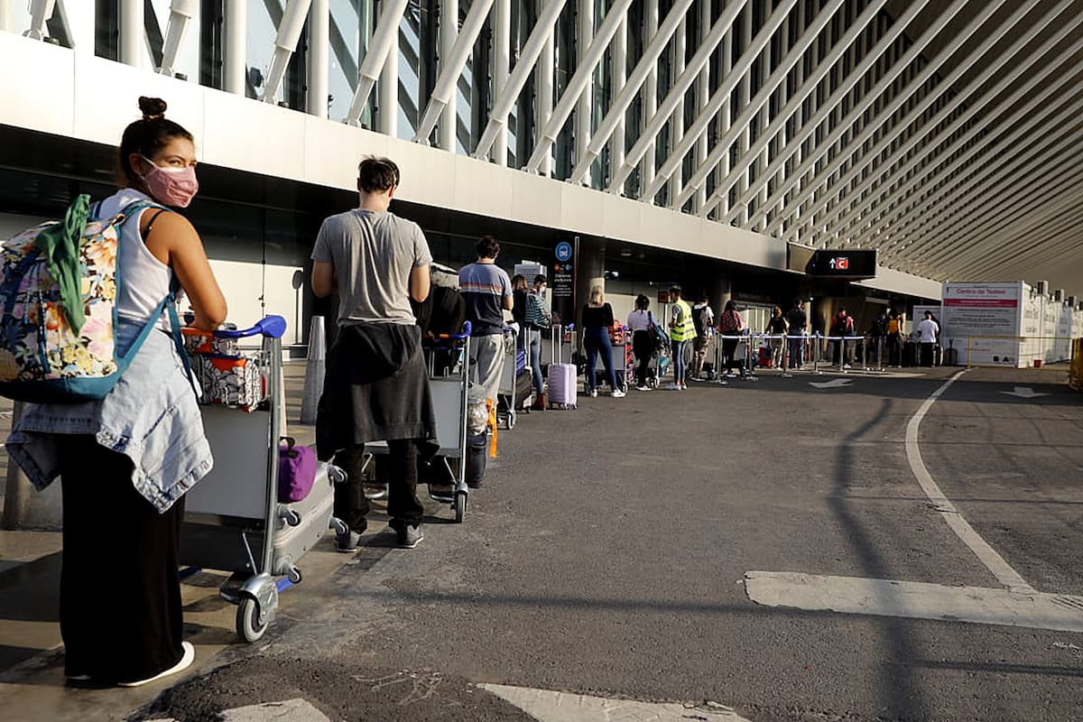 Los únicos accesos habilitados desde Brasil son hoy el aeropuerto de Ezeiza y el aeroparque Jorge Newbery