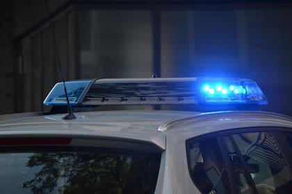 Los únicos autos que tienen permitido traer luces azules, rojas y/o intermitentes en Arizona son las patrullas de policía y otros vehículos de emergencia (Pixabay)