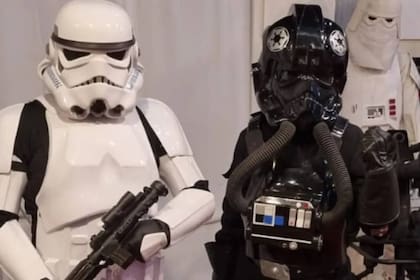 Los uniformados del lado oscuro de la fuerza desfilarán en el Mercat Villa Crespo