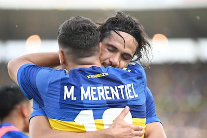 Los uruguayos Miguel Merentiel y Edinson Cavani anotaron los goles de Boca en la victoria sobre River en Córdoba