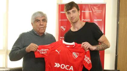 Los usuarios de las redes sociales indicaron que el misterioso deportista podía ser Fernando Amorebieta