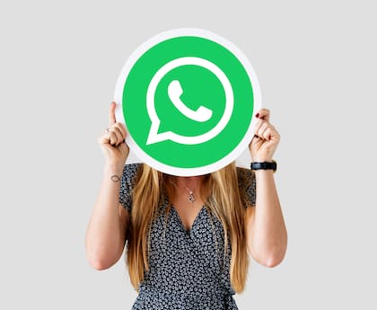 Los usuarios deberán verificar la versión del sistema operativo de sus celulares para comprobar si podrán seguir utilizando la aplicación (Foto: Freepik)