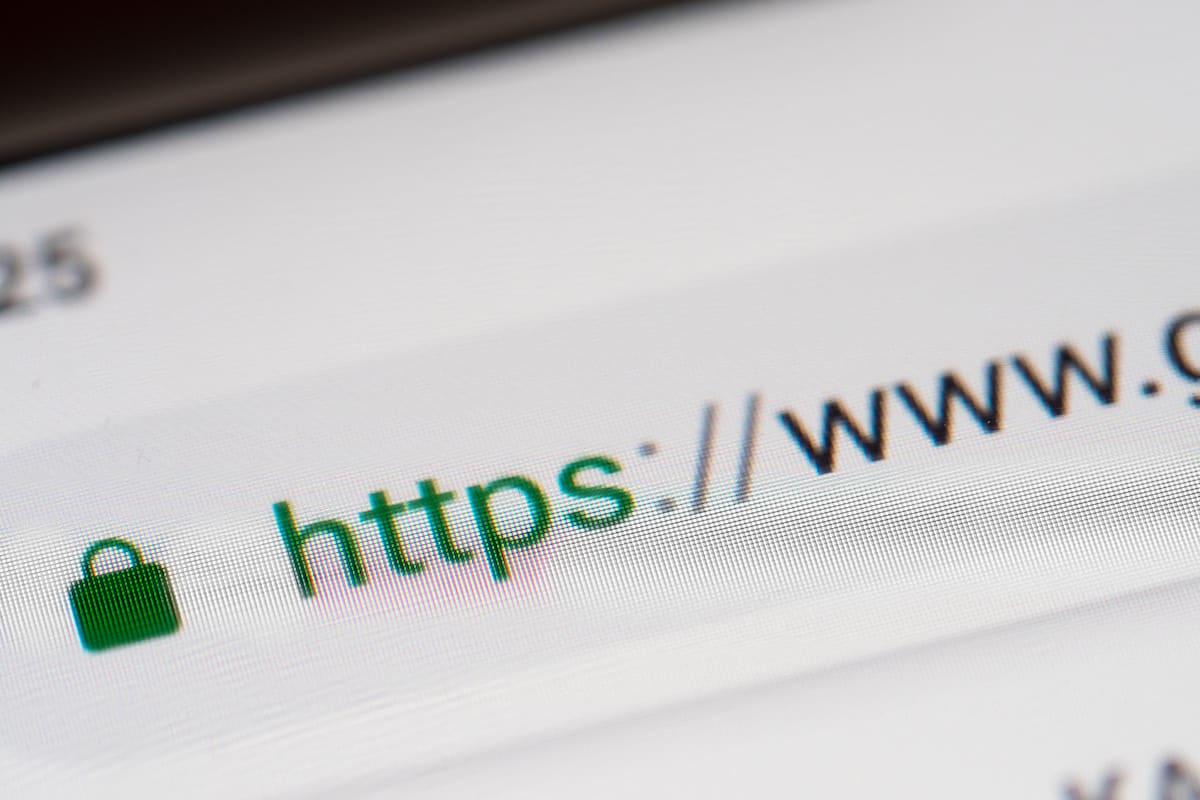 Los usuarios del navegador Google Chrome están expuestos a sufrir un ataque de 'navegador en el navegador' o BitB (browser-in-the-browser) al intentar iniciar sesión en una página web desde una cuenta de Google, Twitter o Facebook, entre otros, según expertos en seguridad informática