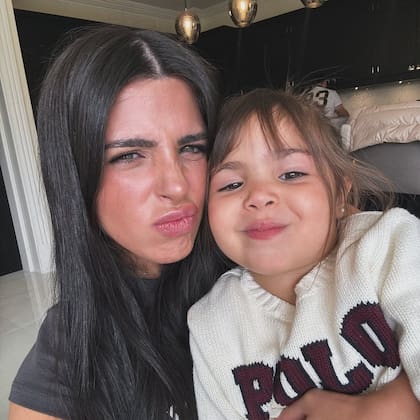 Los usuarios destacaron que aparece Enzo de fondo en la postal (Foto: Instagram @valucervantes)