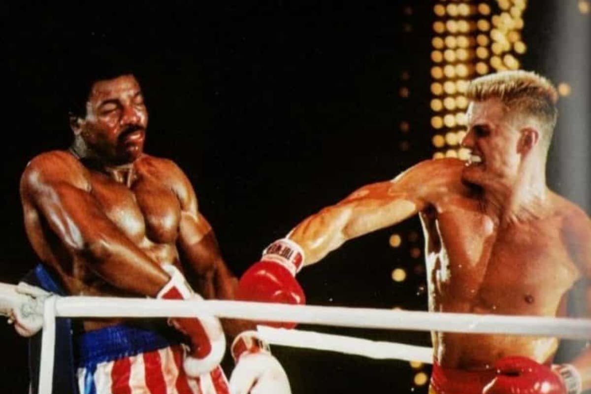 Los usuarios se burlaron de Canelo Alvarez en Twitter por su entrada al estilo Apollo Creed en Rocky IV