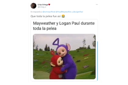 Los usuarios se burlaron de los excesivos abrazos que hubo en el combate