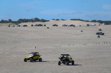 Los UTV son vehículos populares en esta parte de Pinamar.