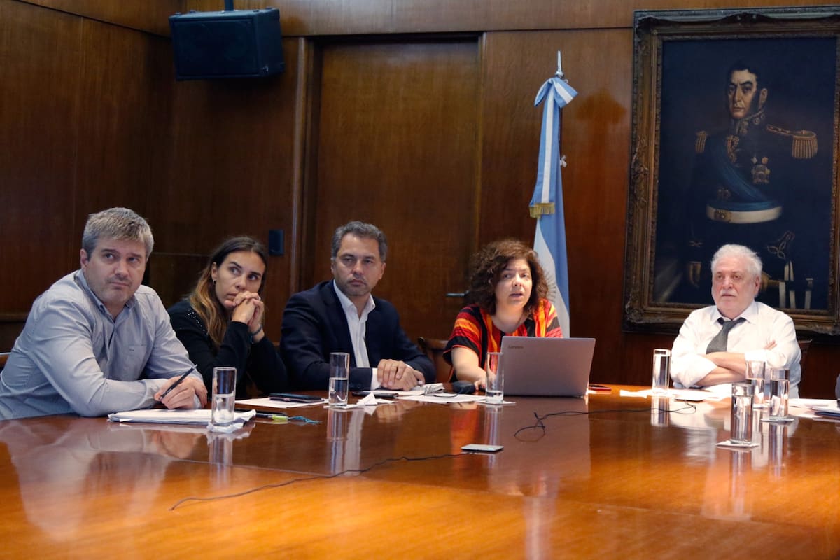 Los vacunados VIP del círculo de Carla Vizzotti: Juan Manuel Castelli, Analía Rearte, Alejandro Costa.