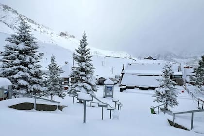 Los valores de pases diarios para la próxima temporada de esquí en Las Leñas tendrán un incremento de 450% en relación a 2023