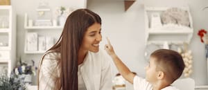 Cuánto cobran las niñeras y cuidadores de adultos en agosto
