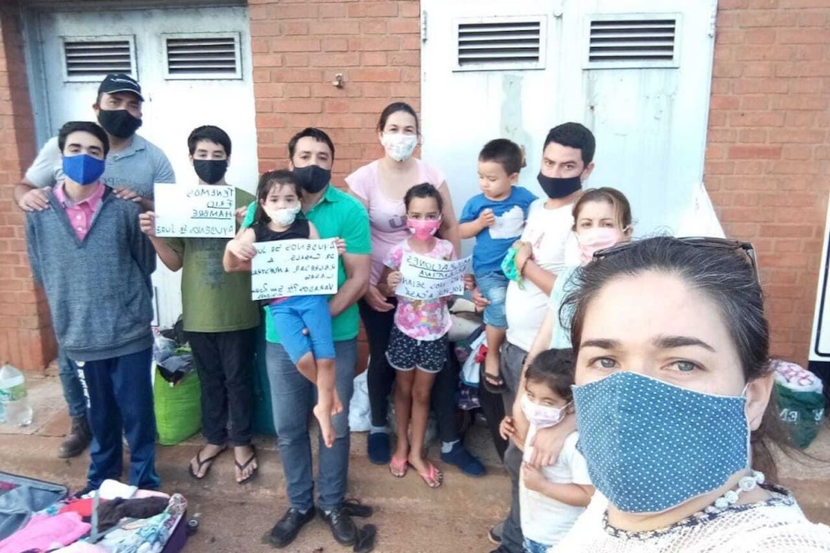 Los varados viven hacinados en el puente