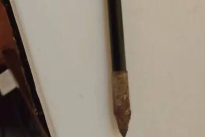 Los vecinos aseguran que en reiteradas ocasiones habría arrojado objetos a mujeres y niños.