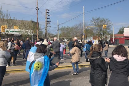 Los vecinos de los alrededores de la toma de Guernica se reunieron para denunciar hechos de inseguridad y reclamar que se respete la propiedad privada