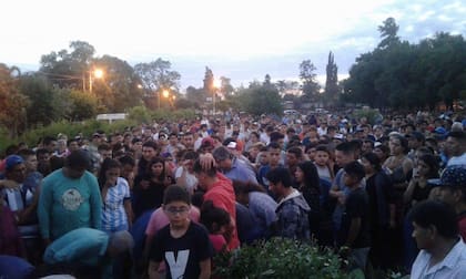 Los vecinos de Yerba Buena marcharon a la municipalidad