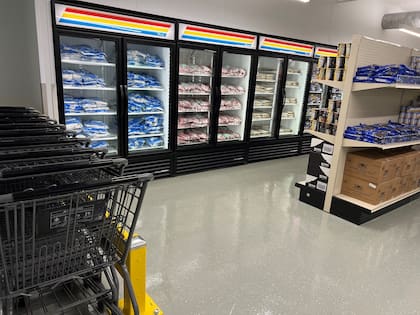 Los vecinos del norte de Dallas ahora tienen más acceso a alimentos nutritivos gracias a una nueva despensa estilo elección de cliente abierta por Catholic Charities Dallas