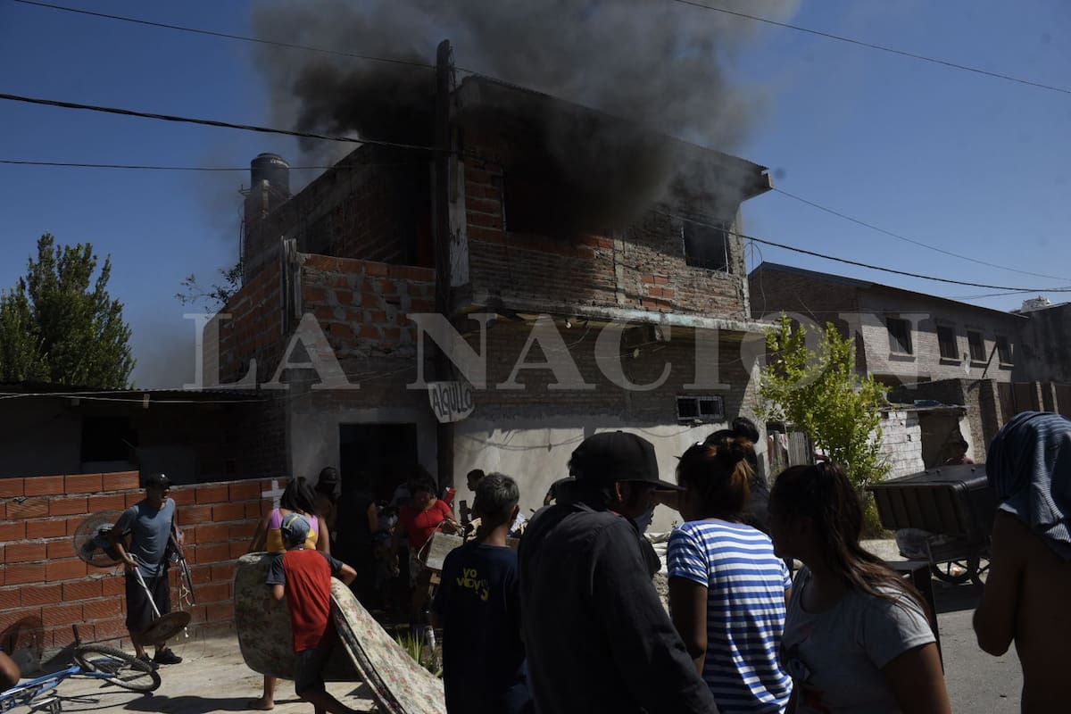 Los vecinos destrozaron la casa del supuesto narco