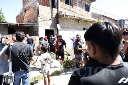 Los vecinos destrozaron la casa del supuesto narco