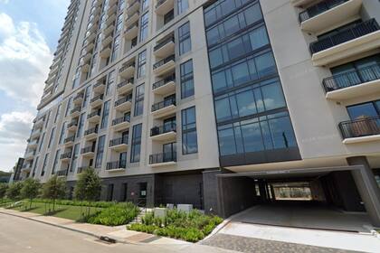 Los vecinos en el complejo de departamentos dieron avisa a las autoridades