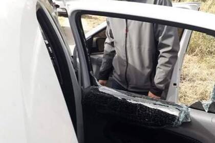 Los vecinos llegaron a golpear violentamente el auto pero no le hicieron daño al conductor