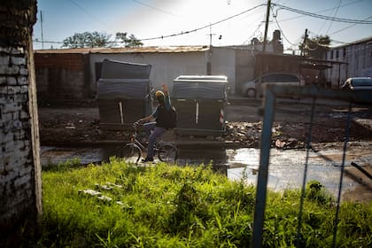Los vecinos no pueden traspasar el vallado que controla la policía
