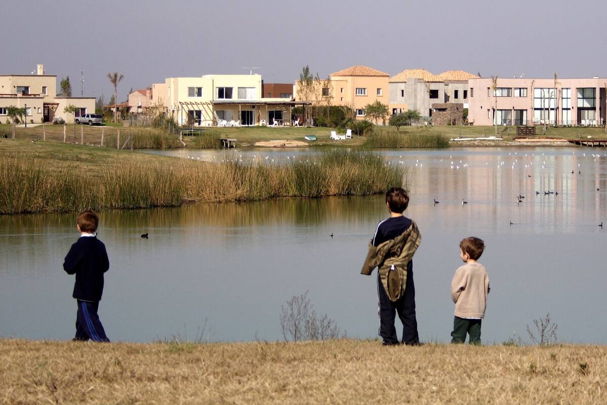 Los vecinos piden que se los deje circular a pie