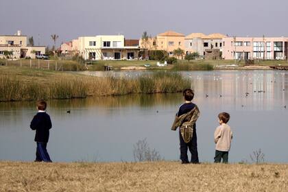 Los vecinos piden que se los deje circular a pie