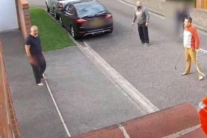 Los vecinos rodearon a Can Arslan y lo mantuvieron en el lugar hasta que llegó la policía