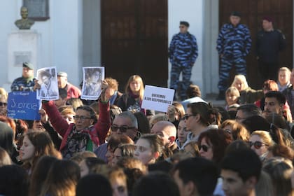 Los vecinos de San Miguel del Monte reclamaron justicia por los cuatro jóvenes muertos durante una persecución policial