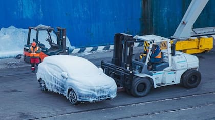 Los vehículos fueron transportados desde Corea del Sur hacia Rusia