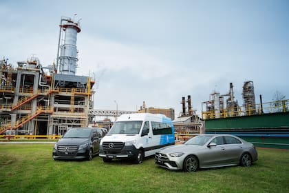 Los vehículos Mercedes-Benz tendrán lubricantes YPF ELAION AURO en cada servicio de posventa.