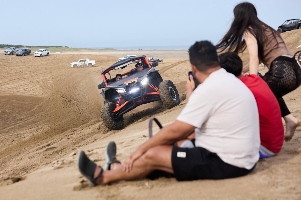 Los vehículos realizan maniobras de riesgo muy cerca de la gente que concurre a La Frontera, en Pinamar
