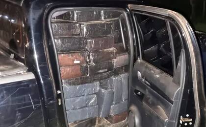 Los vehículos transportaban los paquetes de droga hasta en el interior de las cabinas