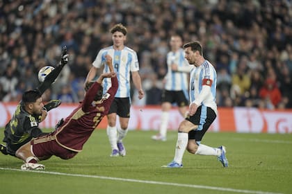 Los venezolanos sufren, Julián palpita el desenlace: será el primer gol de Messi