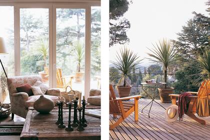La mesa fue realizada por un artesano de Villa Giardino con madera proveniente del antiguo puerto de Buenos Aires. Los ventanales conectan con el deck sobre la barranca que tiene como protección una cuadricula de hierro que no bloquea la vista.