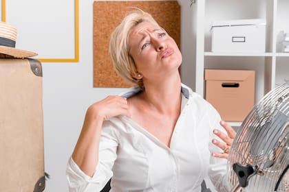 Los ventiladores deben dirigirse hacia el cuerpo y no la cara