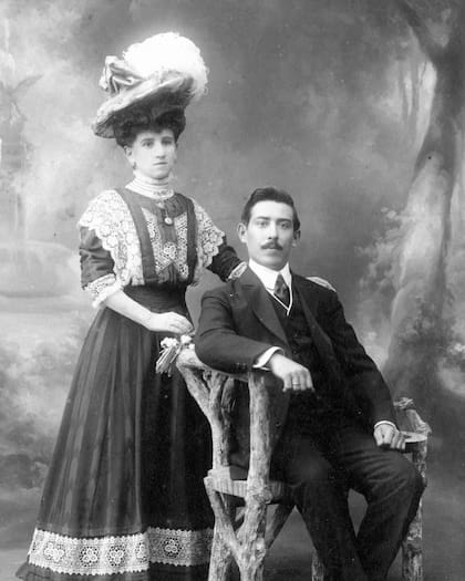 Los vestidos de novia podían utilizarse en otras ocasiones, y luego se legaban a la familia o se donaban para reutilizar las telas. Los encajes eran un regalo muy preciado.