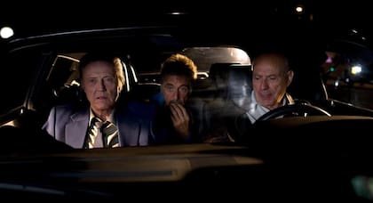 Los veteranos actores Christopher Walken, Al Pacino y Alan Arkin se lucen en su papel de viejos gánsteres en Tres tipos duros