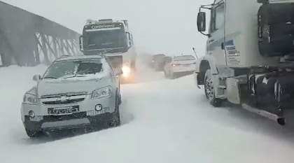 Los viajeros que circulaban por la frontera con Chile fueron sorprendidos por el temporal