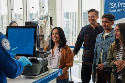 Los viajeros que no presenten una identificación que cumpla con la norma REAL ID podrían experimentar demoras en el tiempo de espera