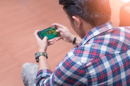 Los videojuegos móviles son terreno fértil para los adultos, que encuentran atractivas las sesiones cortas y la oferta de títulos que apelan más al ingenio que a la velocidad de reacción