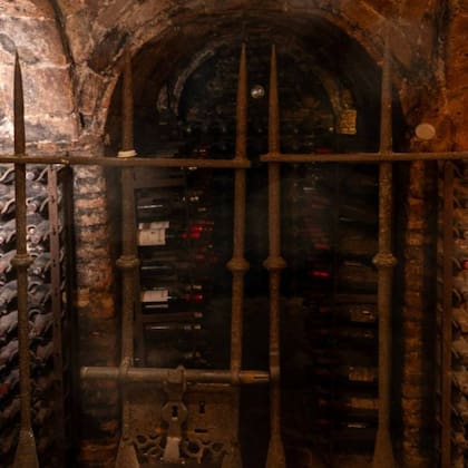 Los vinos de la rivera del Duero y Rioja son infaltables en Botín para maridar con los platos españoles
