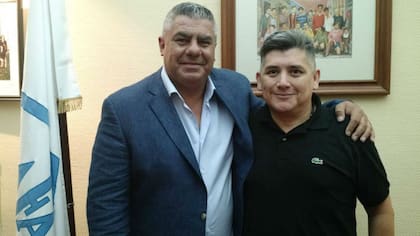 Los violentos exigieron la vuelta al club de Lovato, vinculado a Tapia