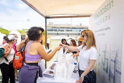 Los visitantes al stand pudieron llevarse muestras de productos para probar esta nueva línea de dermocosmética, según la necesidad de su cabello y cuero cabelludo.