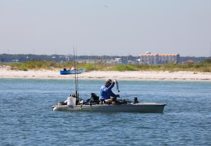 Los visitantes de la isla Caladesi pueden practicar la pesca