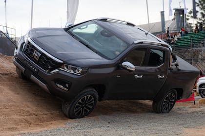 Los visitantes pueden inscribirse online para probar la Titano y la Toro en la pista off road.