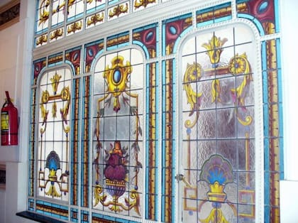 Los vitrales forman parte de la decoración con la que Virginio Colombo dio carácter a la casa del sombrerero