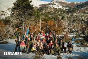 Los voluntarios festejando el fin de una jornada de plantación.