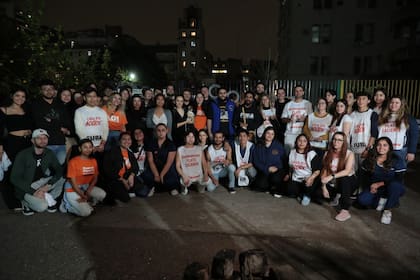 Los voluntarios recorren las calles todos los jueves en busca de personas que necesiten un plato de comida