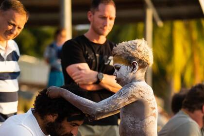 Los Wallabies viajaron a Arnhem Land, en el extremo superior de Australia, donde habitan los yoingu, uno de los mayores grupos indígenas de ese país